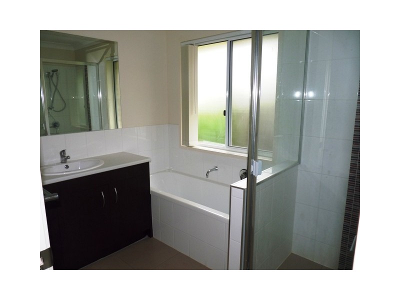 1/206 Wondall road, Manly West QLD 4179
