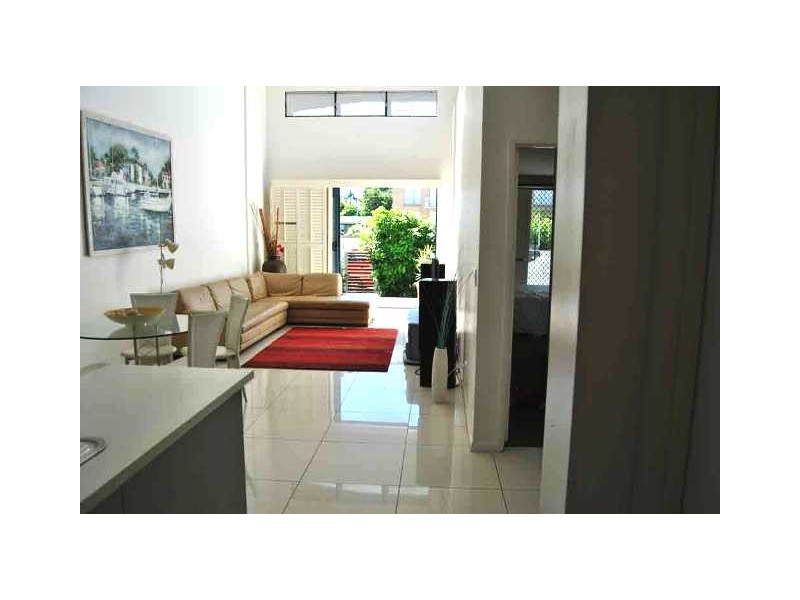 2/3 MacDonnell Road, Margate QLD 4019