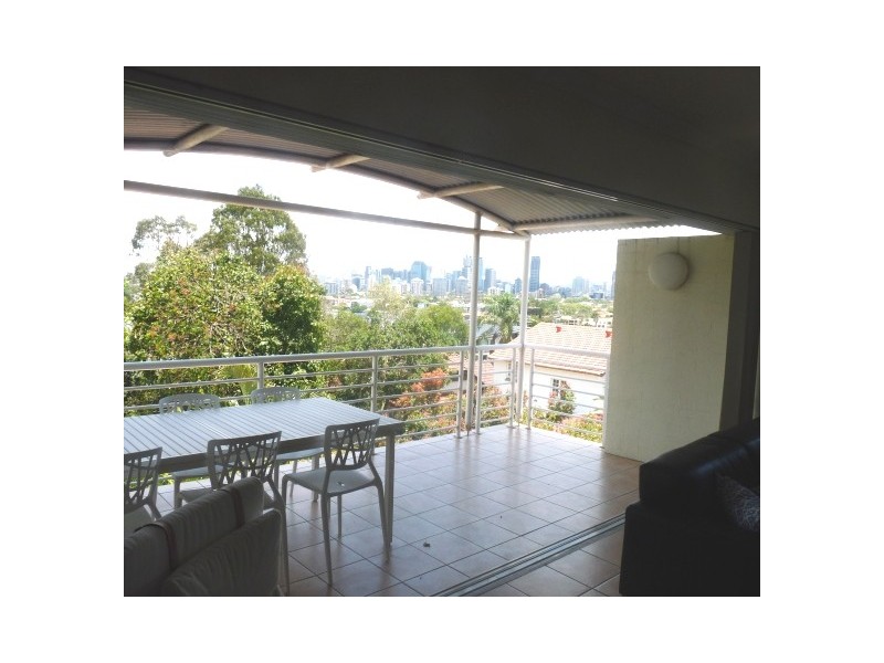 24/96 Norman Cresent, Norman Park QLD 4170