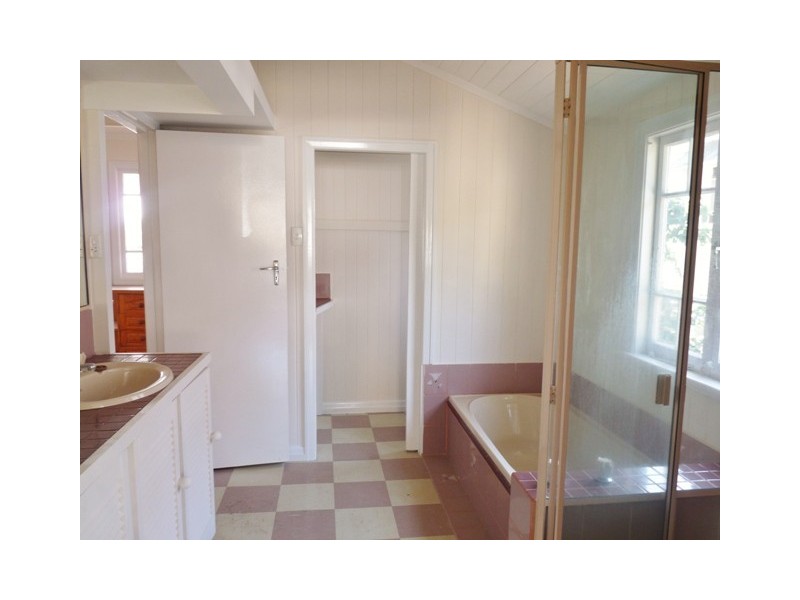 19 Combles Road, Camp Hill QLD 4152