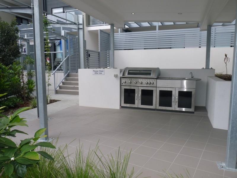 411/83 Lawson Street, Morningside QLD 4170