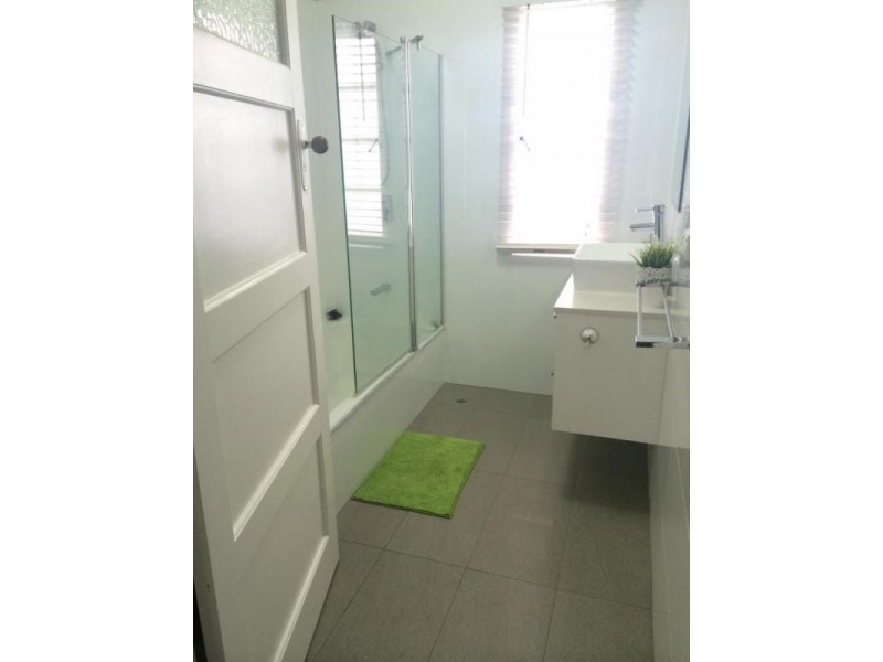 77 Grosvenor Street, Morningside QLD 4170