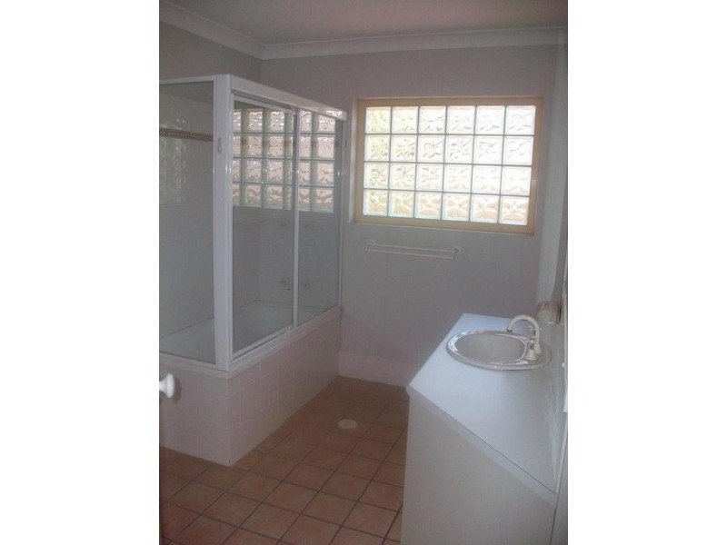 1/64 Miles Street, Hawthorne QLD 4171