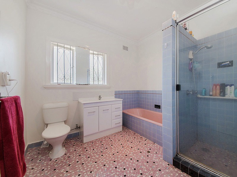 5 Russell Avenue, Norman Park QLD 4170