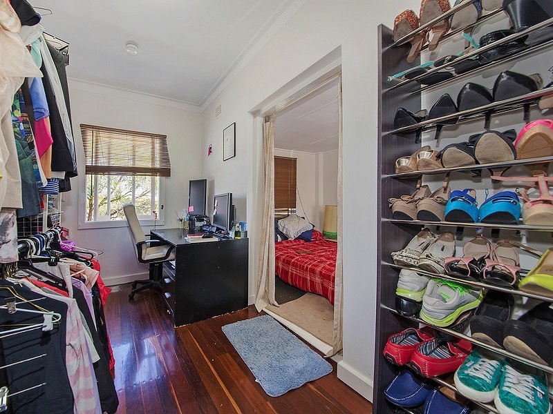 5 Russell Avenue, Norman Park QLD 4170