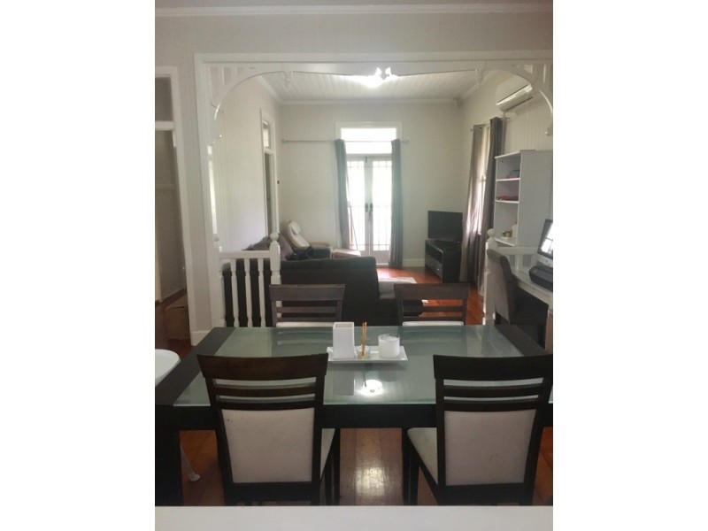 118 Barrack Road, Cannon Hill QLD 4170