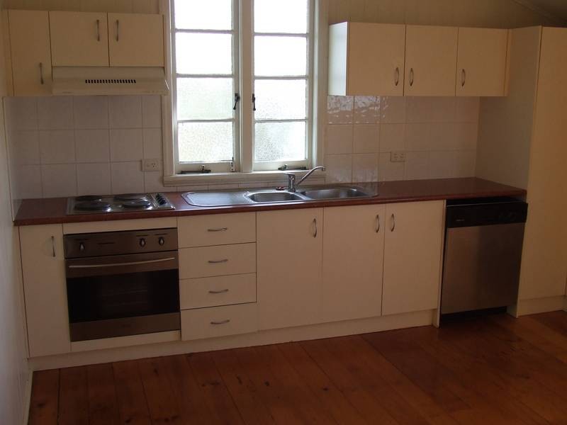 17 Dover Street, Hawthorne QLD 4171