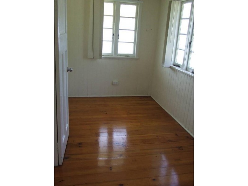 17 Dover Street, Hawthorne QLD 4171