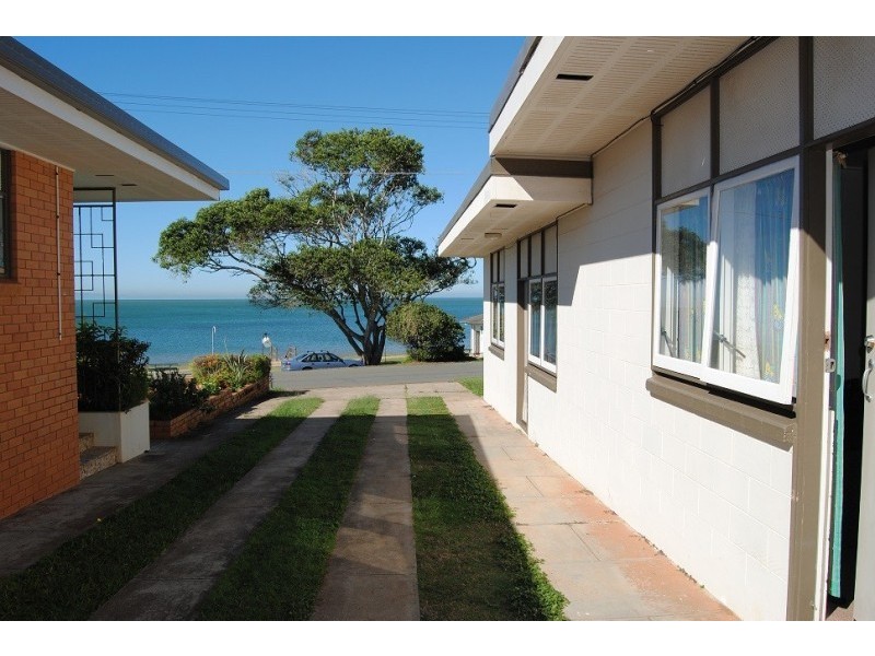 81 Flinders Pde, Scarborough QLD 4020