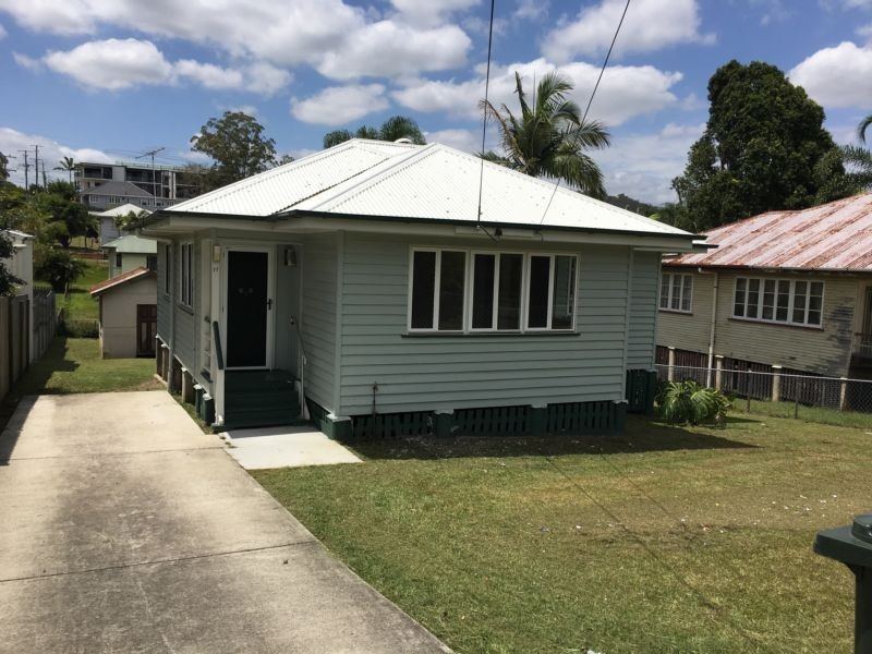 37 Steele Street, Holland Park QLD 4121