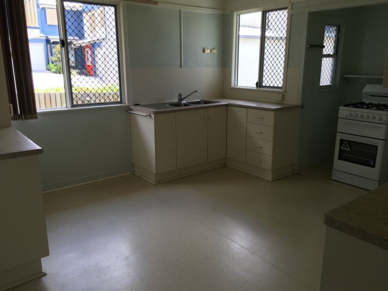 37 Steele Street, Holland Park QLD 4121