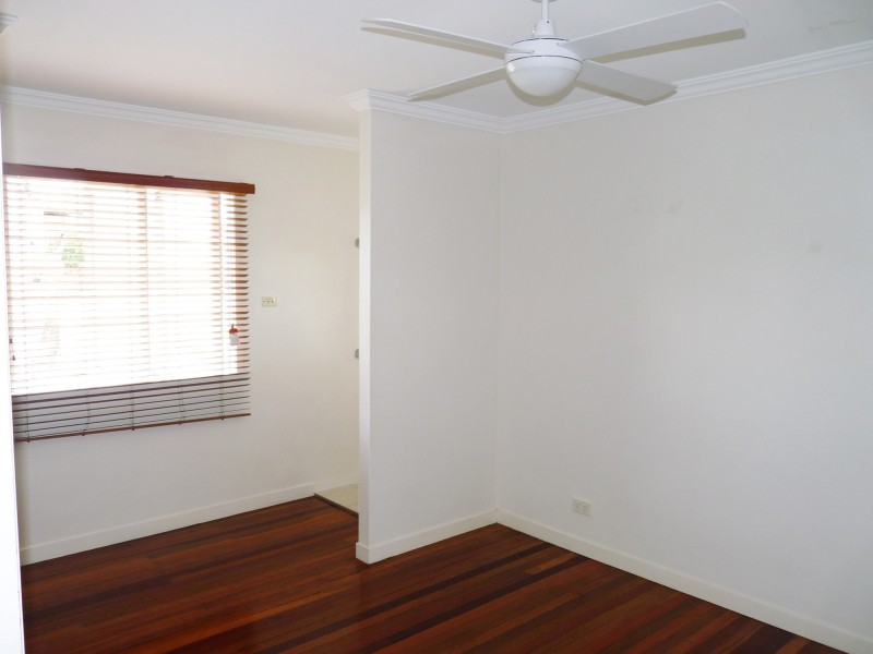 8 Walker Av, Morningside QLD 4170