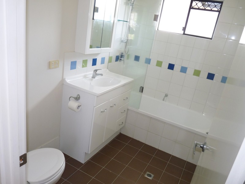 8 Walker Av, Morningside QLD 4170