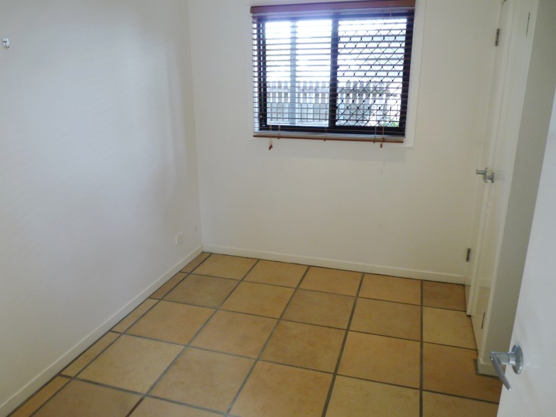 8 Walker Av, Morningside QLD 4170