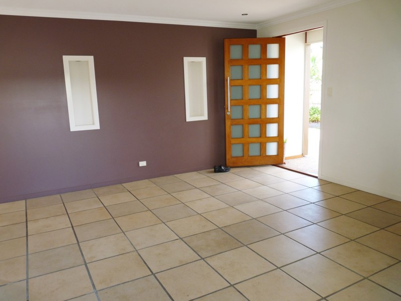 8 Walker Av, Morningside QLD 4170