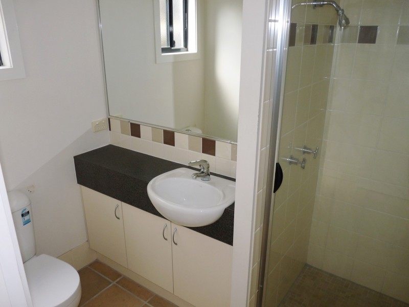 8 Walker Av, Morningside QLD 4170