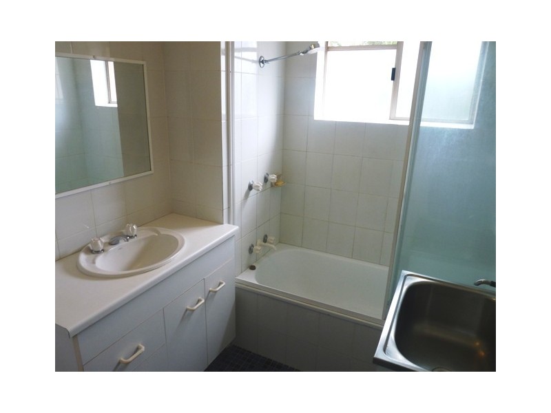 2/52 Miles Street, Hawthorne QLD 4171