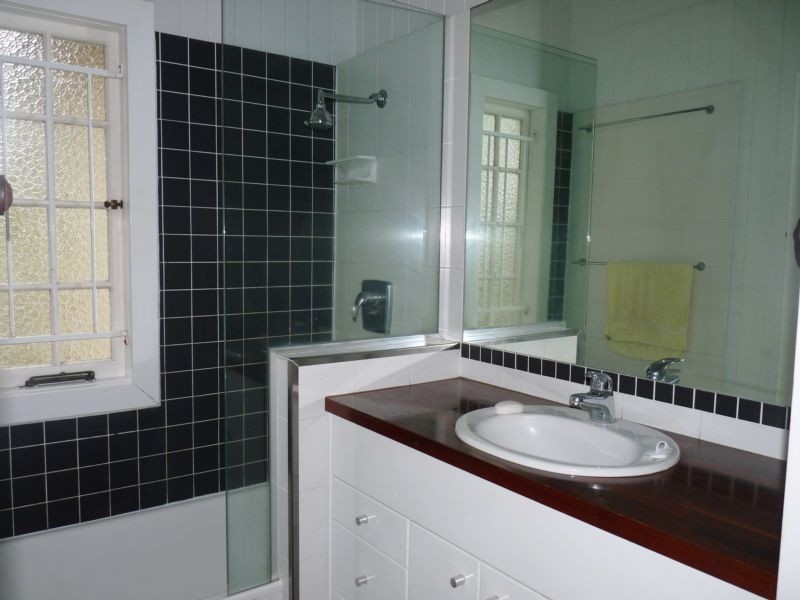 13 Brentnall Street, Norman Park QLD 4170