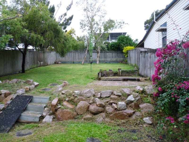 13 Brentnall Street, Norman Park QLD 4170