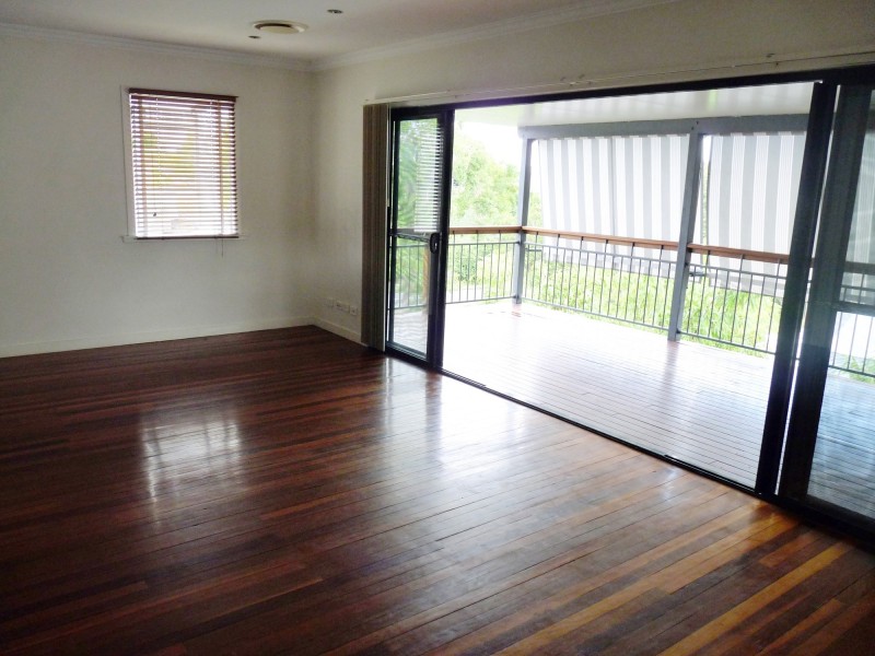 8 walker ave, Seven Hills QLD 4170