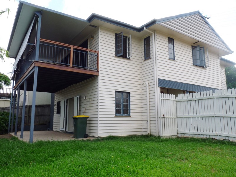 8 walker ave, Seven Hills QLD 4170