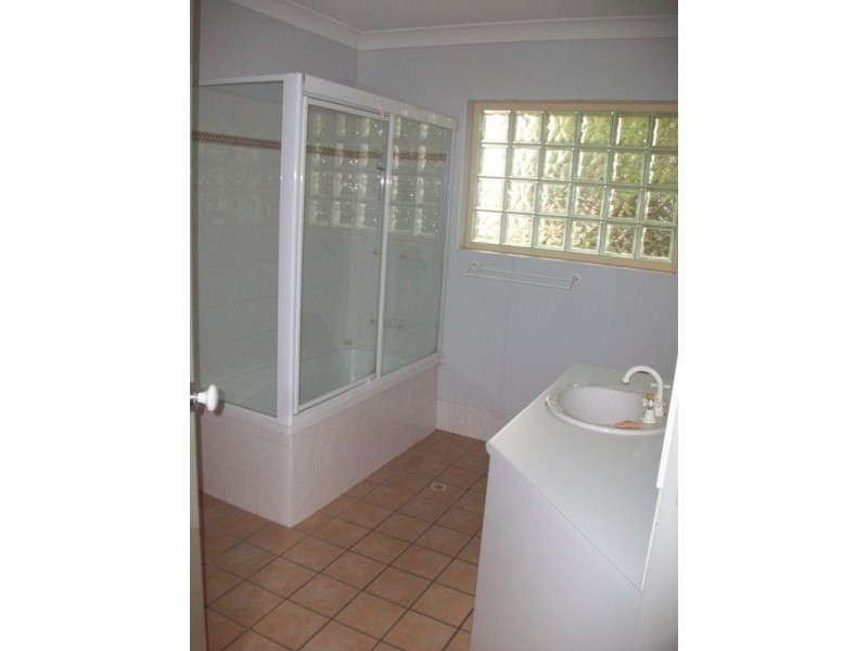 64 Miles Street, Hawthorne QLD 4171