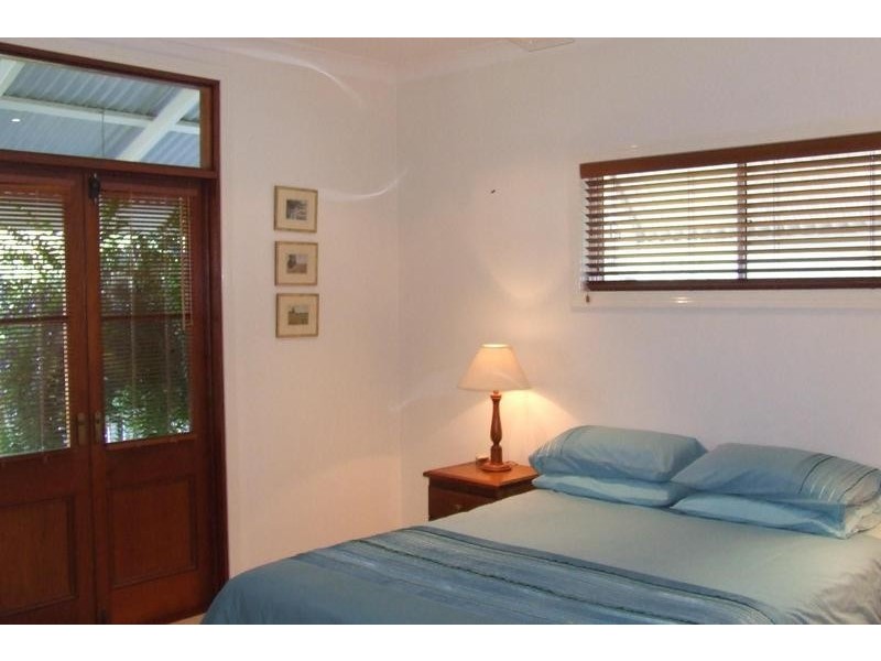 10 Thynne Avenue, Norman Park QLD 4170