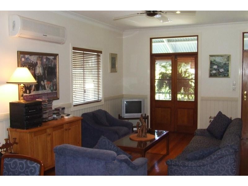 10 Thynne Avenue, Norman Park QLD 4170