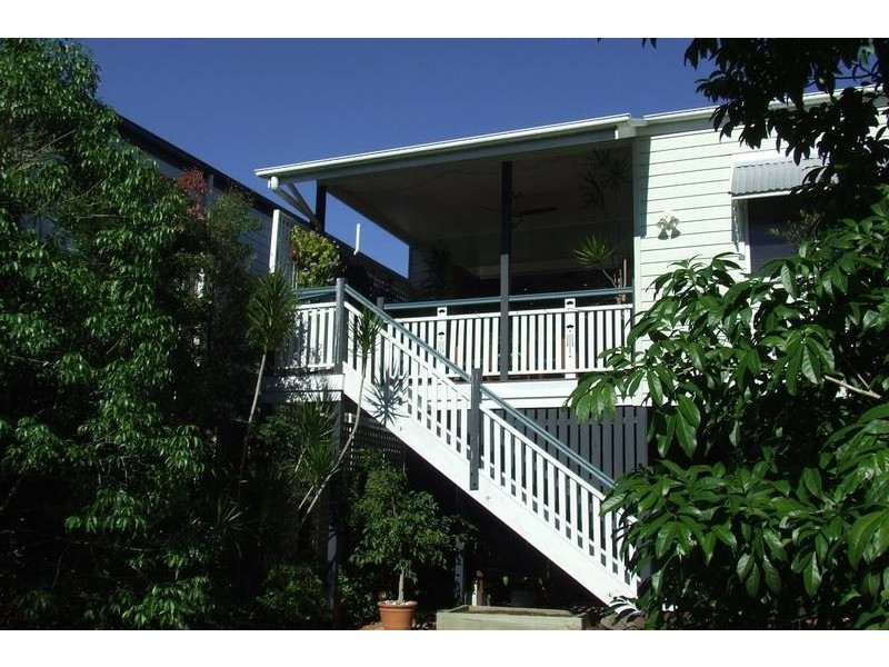 10 Thynne Avenue, Norman Park QLD 4170