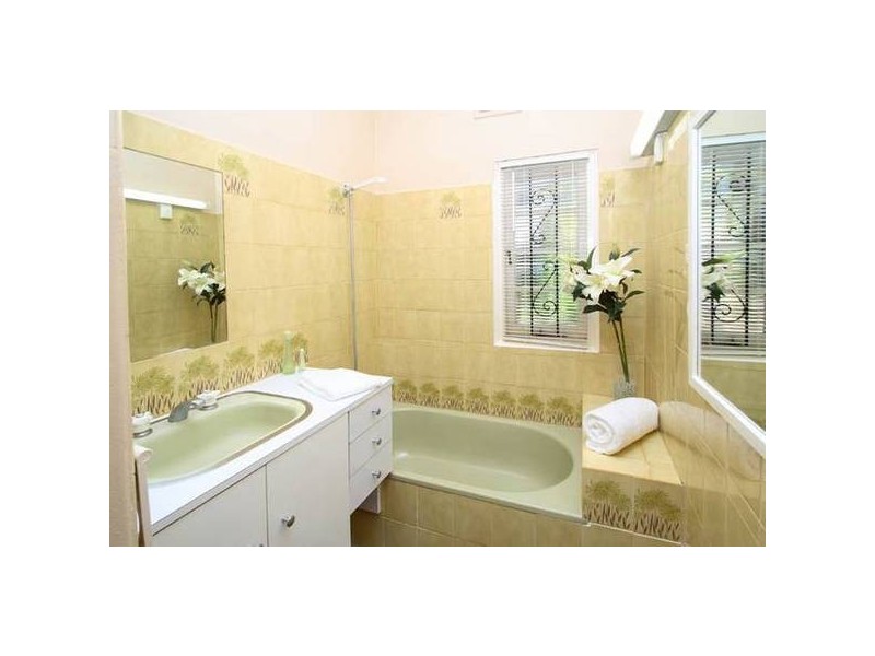 90 Grosvenor Street, Morningside QLD 4170