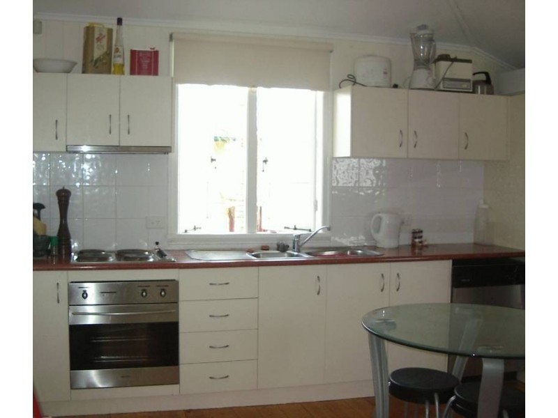 17 Dover Street, Hawthorne QLD 4171