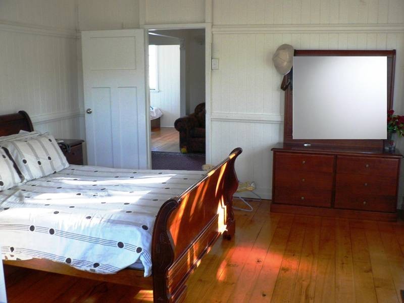 17 Dover Street, Hawthorne QLD 4171