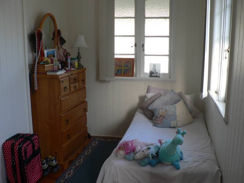 17 Dover Street, Hawthorne QLD 4171