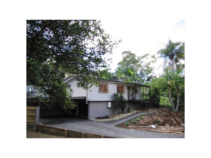 2 Isis Crescent, Seven Hills QLD 4170