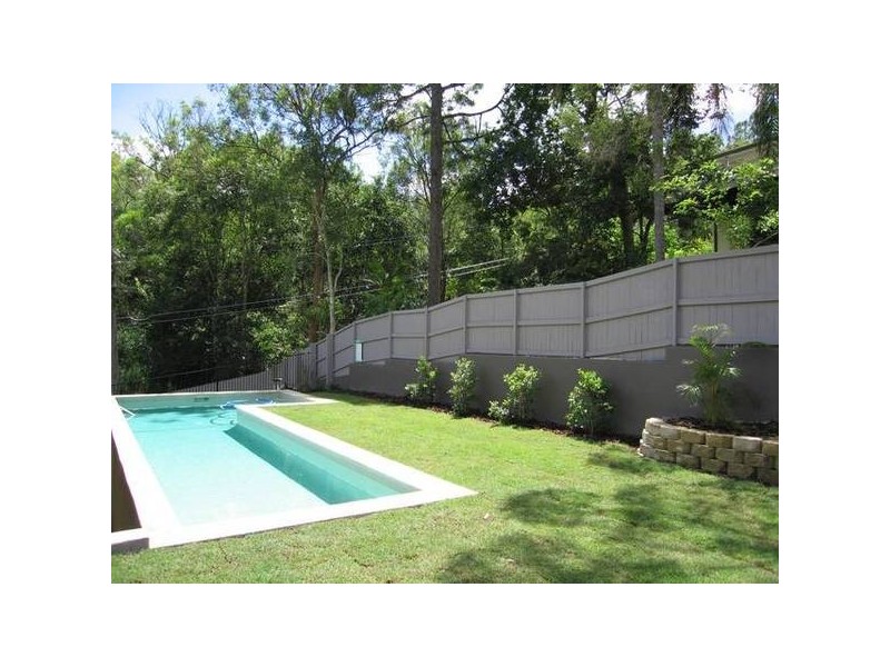 2 Isis Crescent, Seven Hills QLD 4170