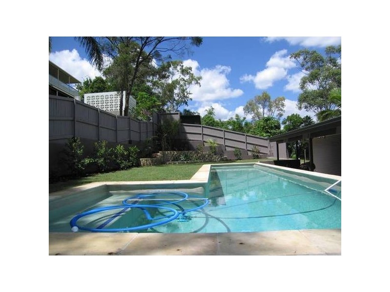 2 Isis Crescent, Seven Hills QLD 4170