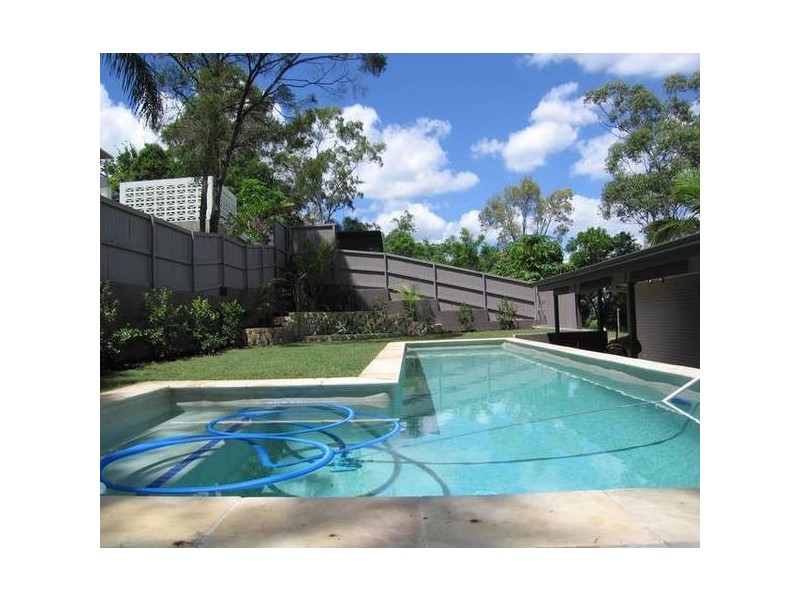 2 Isis Crescent, Seven Hills QLD 4170