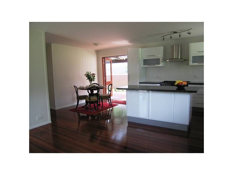 2 Isis Crescent, Seven Hills QLD 4170