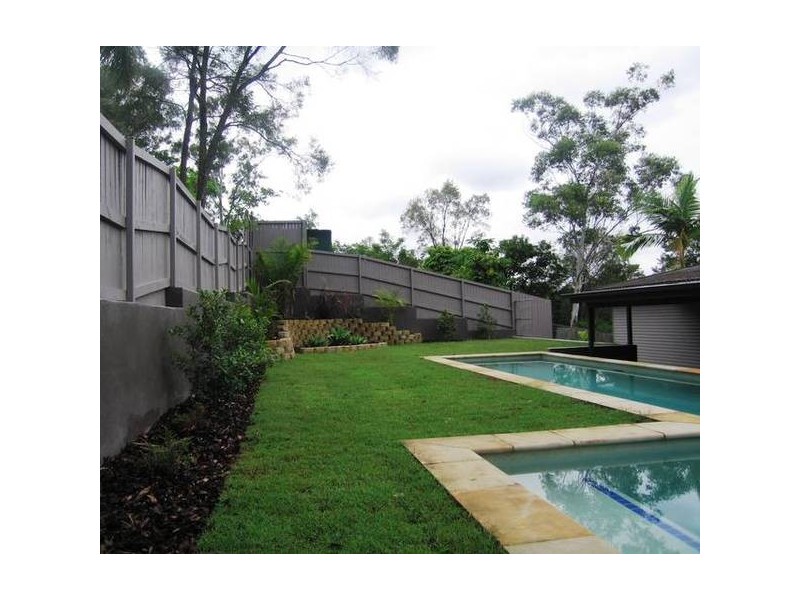 2 Isis Crescent, Seven Hills QLD 4170