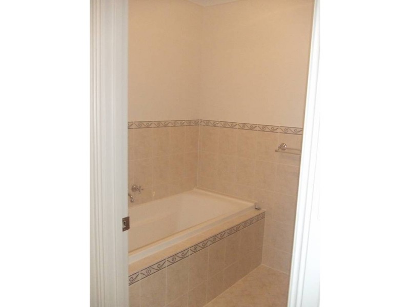 8 Falcon Drive, Hewett SA 5118