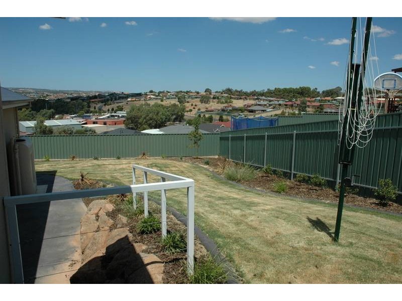 8 Falcon Drive, Hewett SA 5118