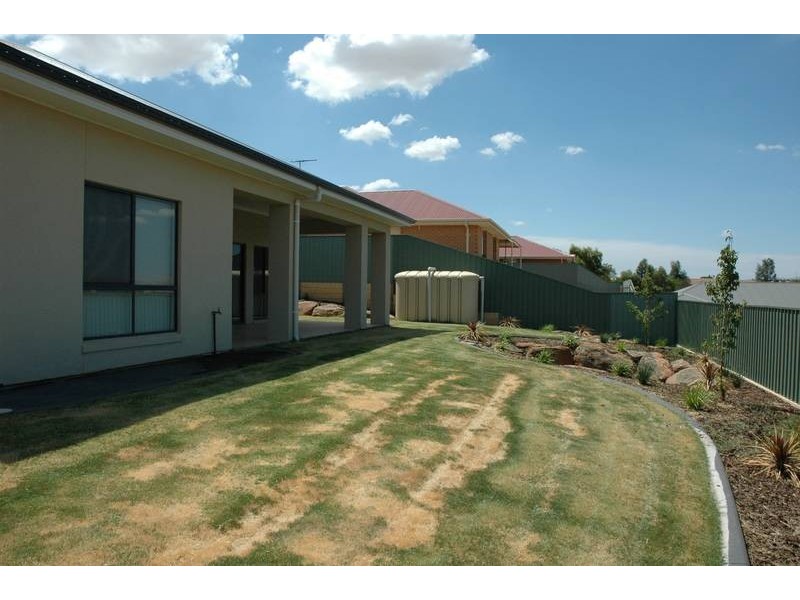 8 Falcon Drive, Hewett SA 5118