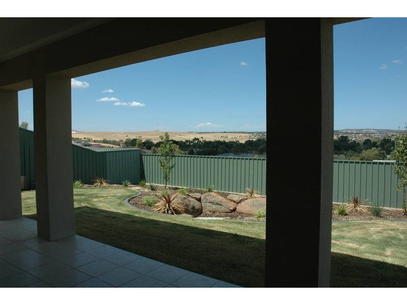 8 Falcon Drive, Hewett SA 5118