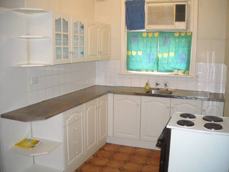 32 Goodman Rd, Elizabeth South SA 5112