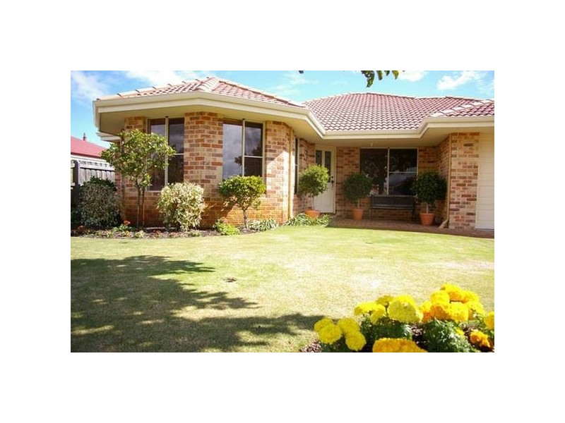 35 Barton Drive, Australind WA 6233