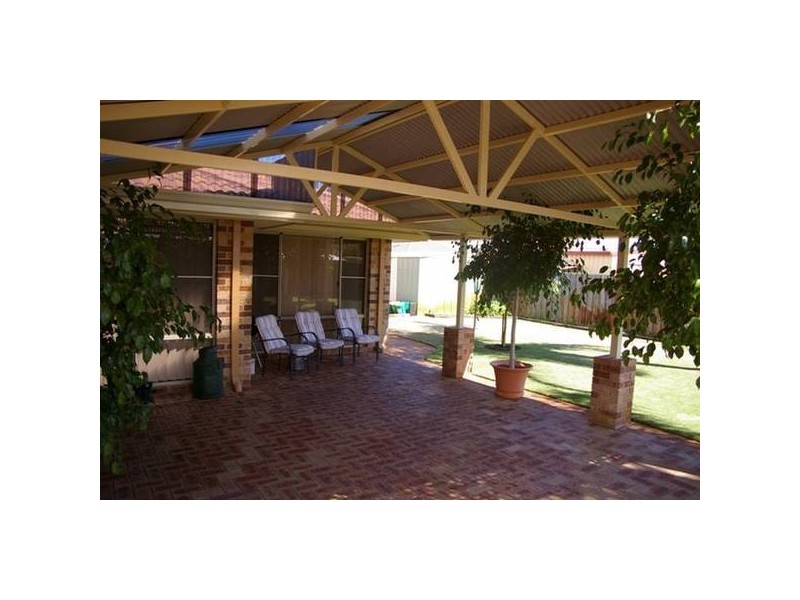 35 Barton Drive, Australind WA 6233