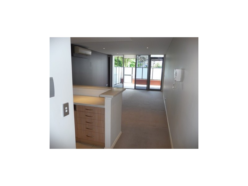 208/3 Como Crescent, Southport QLD 4215