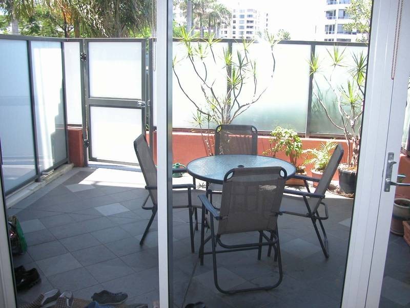 208/3 Como Crescent, Southport QLD 4215