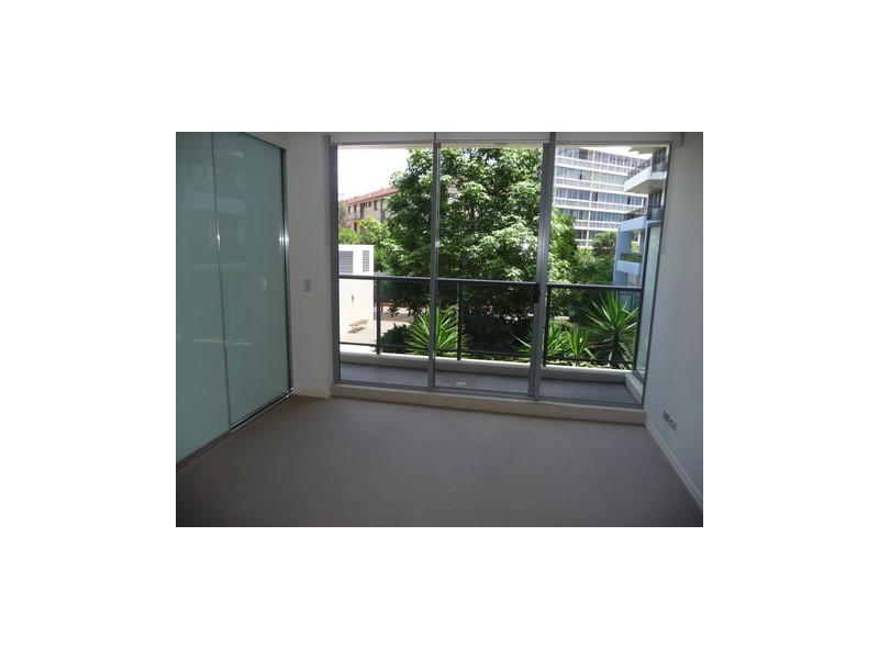 208/3 Como Crescent, Southport QLD 4215