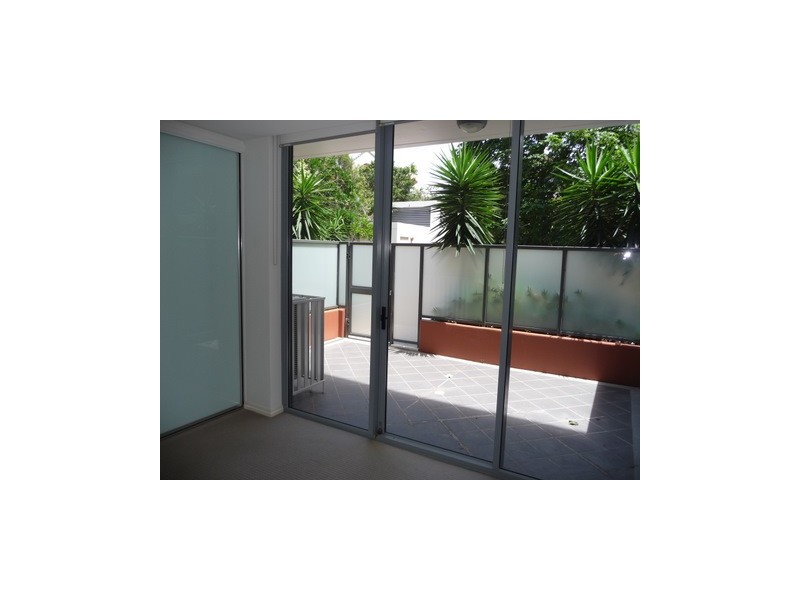 208/3 Como Crescent, Southport QLD 4215